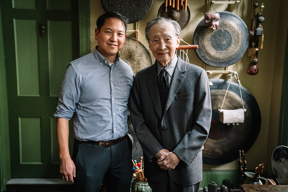 Sumin Chou and his father Chou Wen-chung