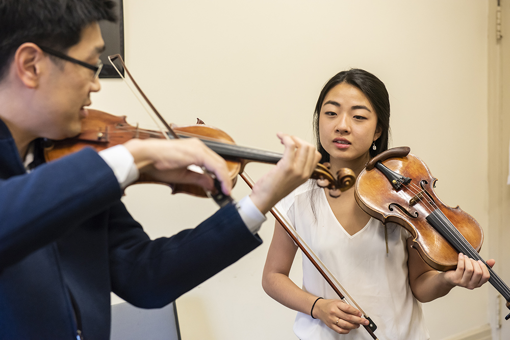 Abigail Hong observing violin teacher Soovin Kim