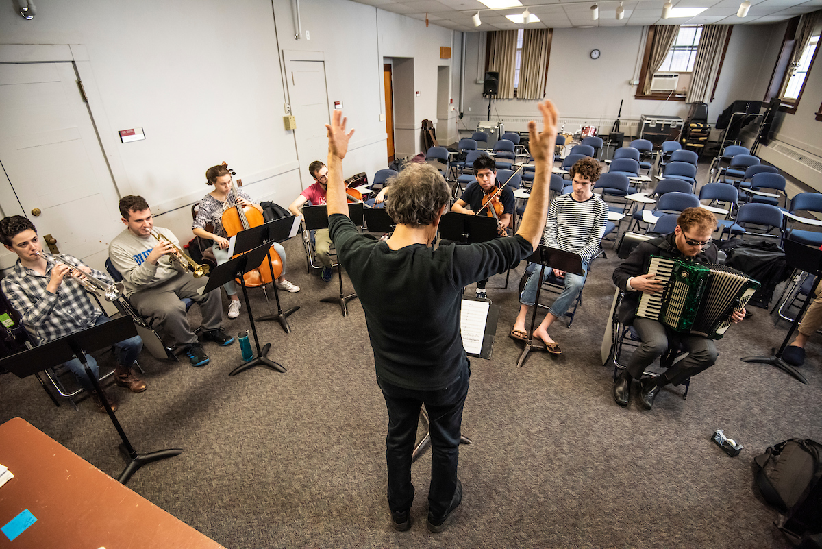 Hankus Netsky teaching his Jewish Music Ensemble class