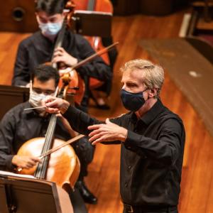Hugh Wolff wears masks while conducting Philharmonia