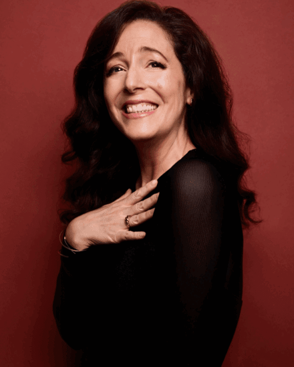Jennifer Caraluzzi Headshot