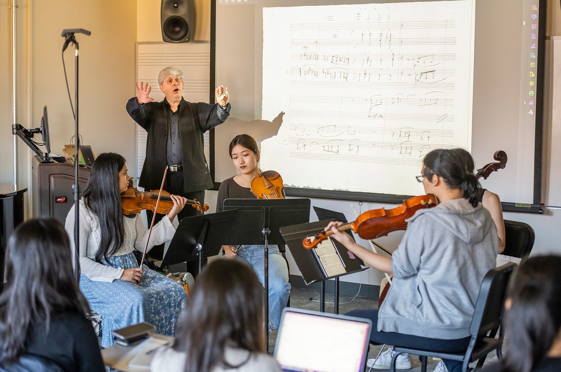 Nicholas Kitchen teaching an Integrative Curriculum class