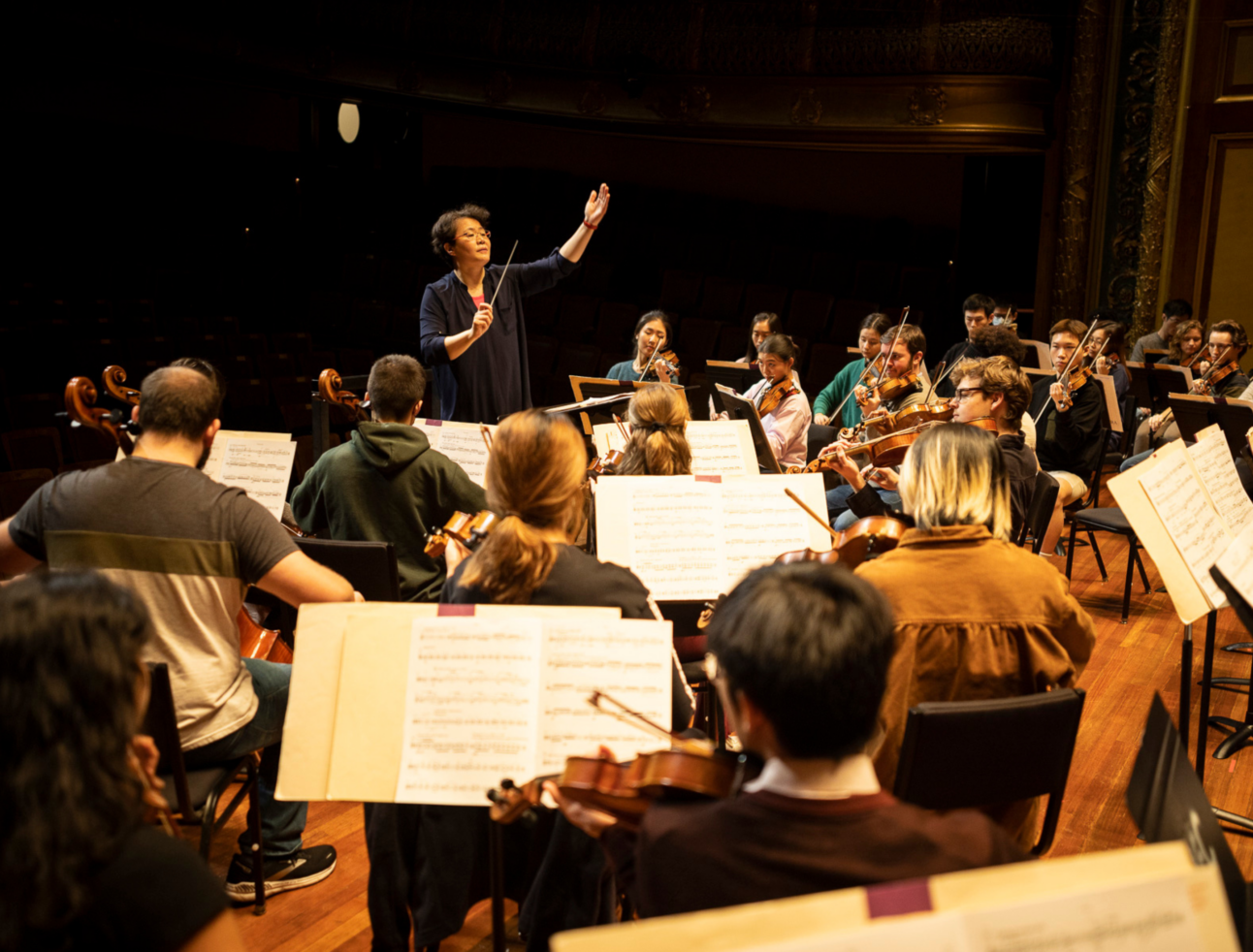 Mei-Ann Chen conducts the NEC Philharmonia in December 2022. Tom Kates Photography