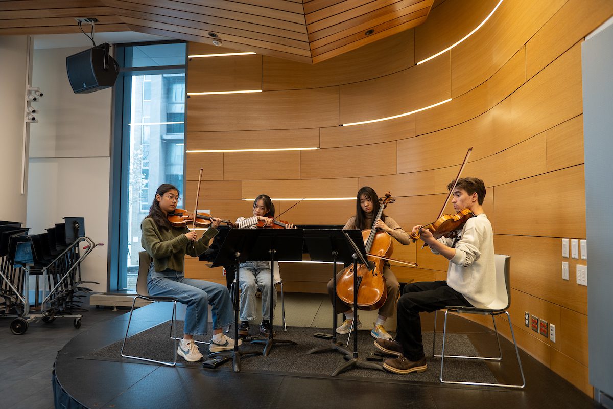 The Elise Quartet — Seungwon Park ‘26 MM (violin), Jessica Kartawidjaja ’28 (violin), Diogo Miguel Ferreira Pimentel ‘28 (viola), and Monica Chiang ‘28 (cello) — performs for visiting admitted students.