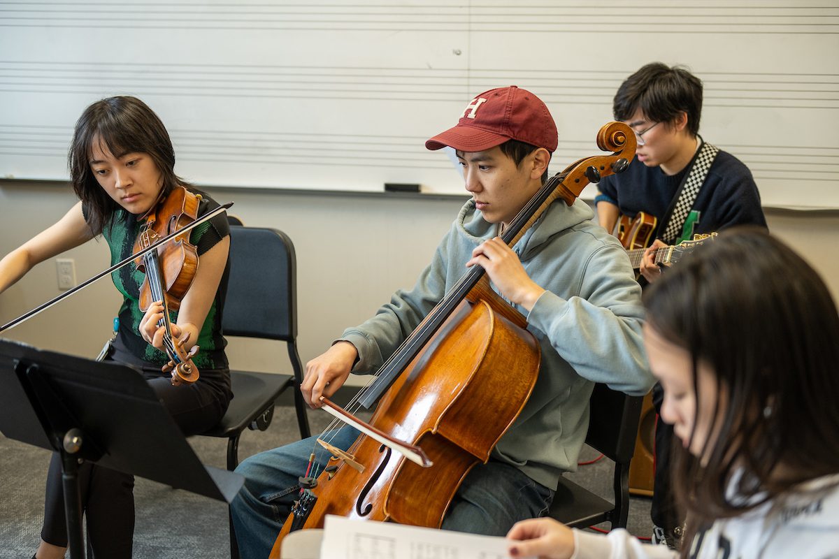Mark Tipton's Improvisation for Non-Majors II meets on Debut Day. 