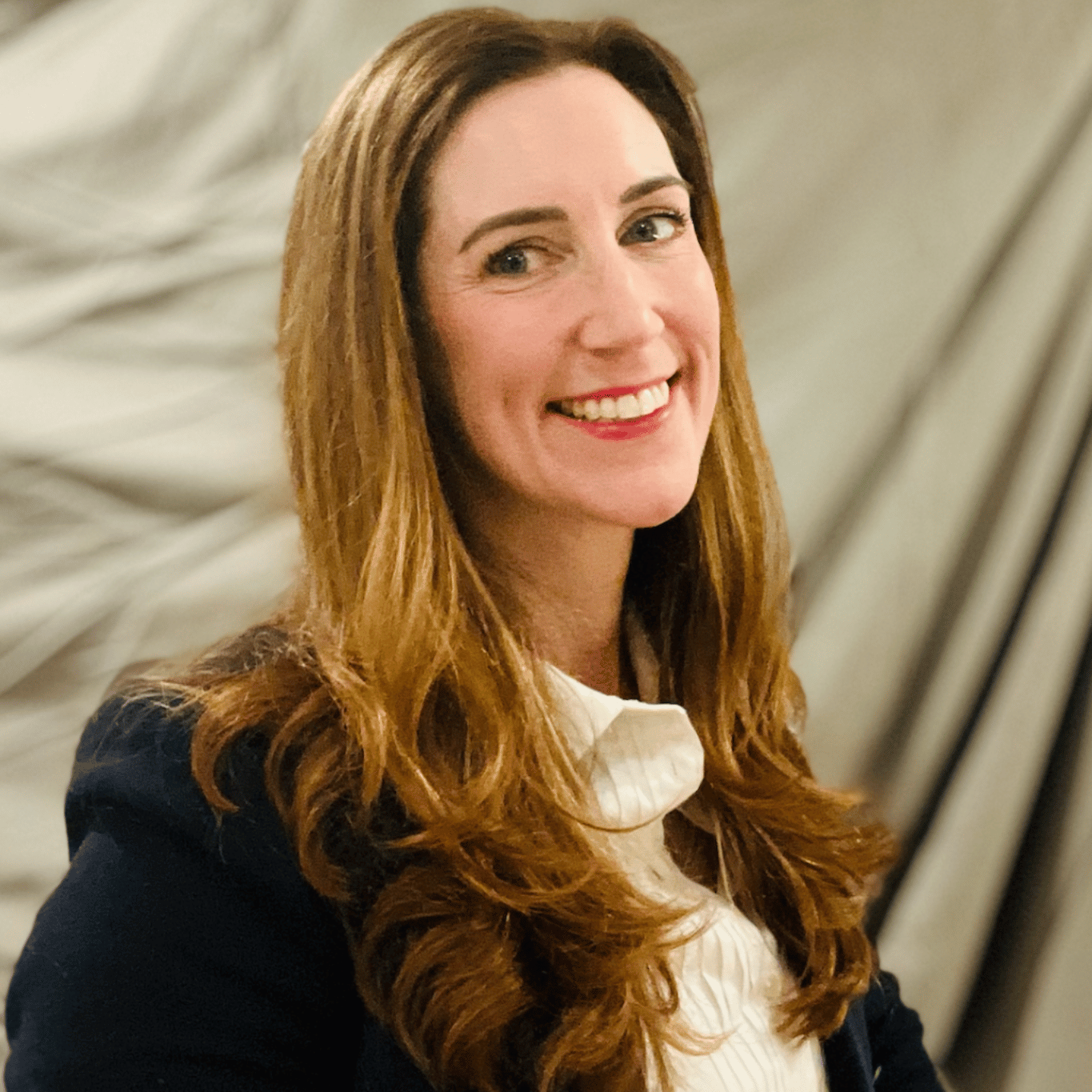 Liz Byron Loya Headshot